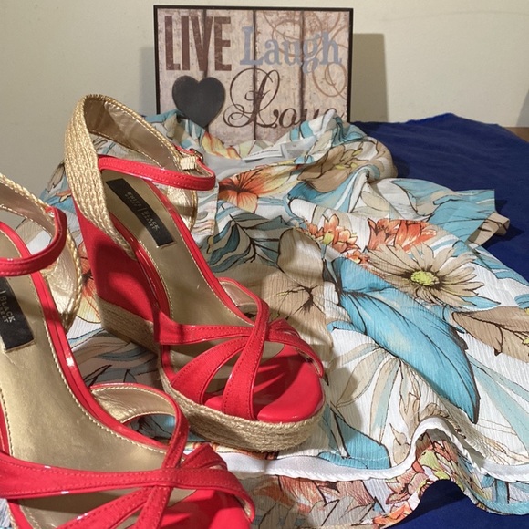 Alfred Dunner short sleeve lined floral button up blouse, Size 10, beige & blue - Picture 12 of 17